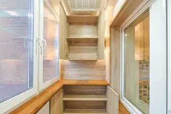 Отделка ламинатом Г-образного балкона с утеплением