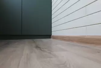 Отделка стеновым паркетом лоджии 3 метра