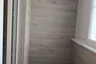 Обшивка лоджии Сапожок кварцвинилом