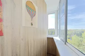 Отделка ПВХ панелями и холодное остекление на балконе