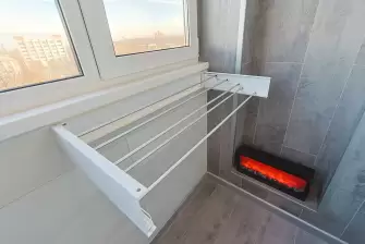 Отделка балкона ламинатом двух цветов