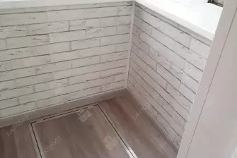 Отделка балкона и установка потайного люка