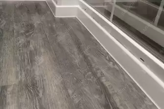 Панорамное остекление и отделка п-образного балкона с утеплением