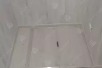 Отделка пола и потолка на балконе в кирпичном доме индивидуальной планировки