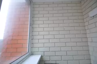 Отделка балкона Лодочка под ключ с холодным остеклением