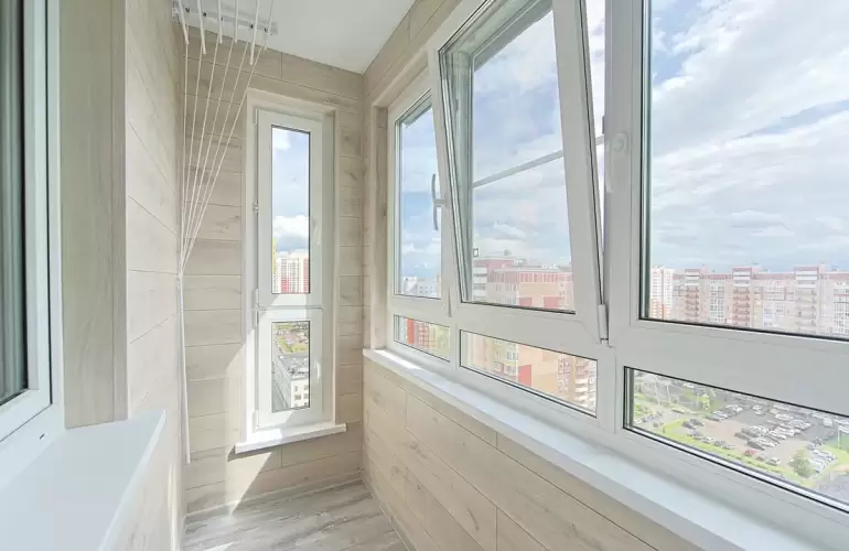 Отделка лоджии с окном для кондиционера